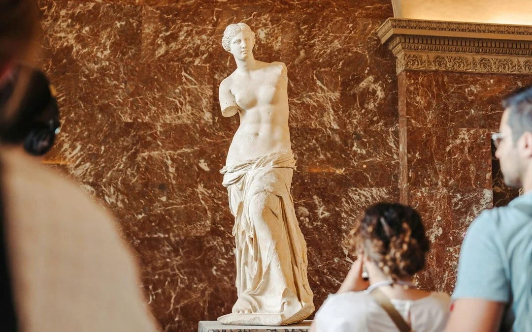 Paris in a Day with Louvre or Orsay, Eiffel Tower, City Walk & Cruise Image 9
