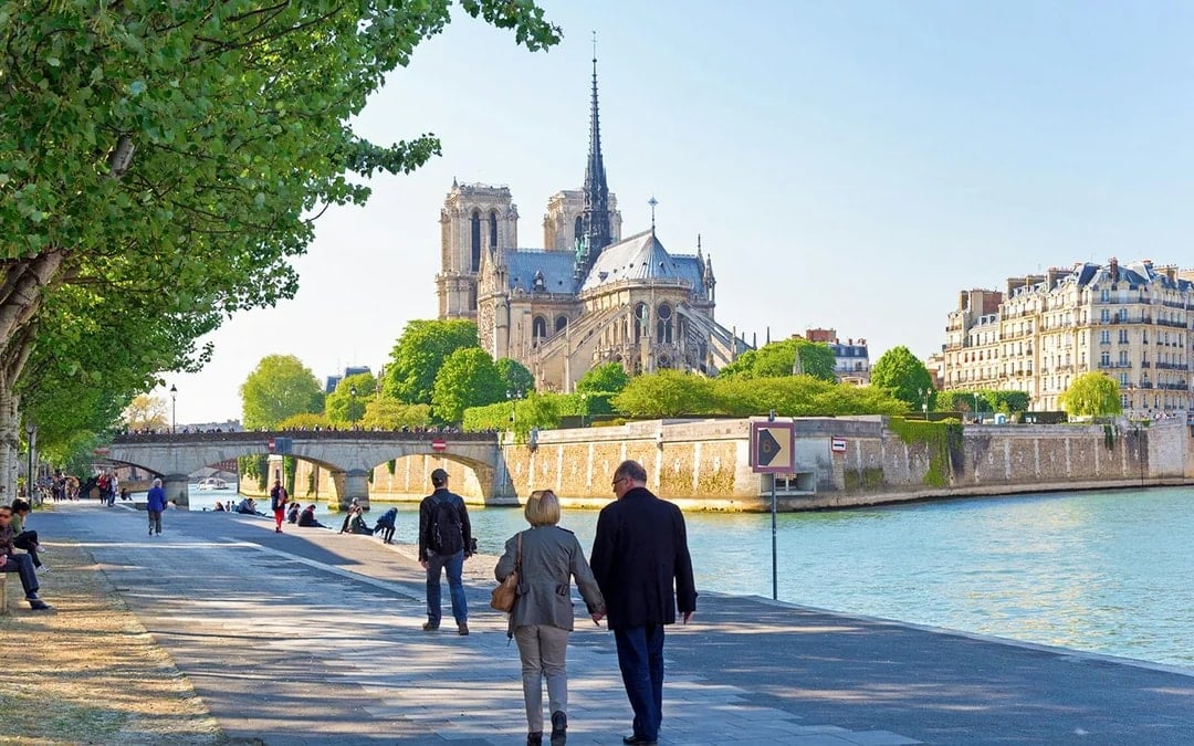 Paris in a Day: Louvre, Notre-Dame, Sainte-Chapelle & Conciergerie Image 1