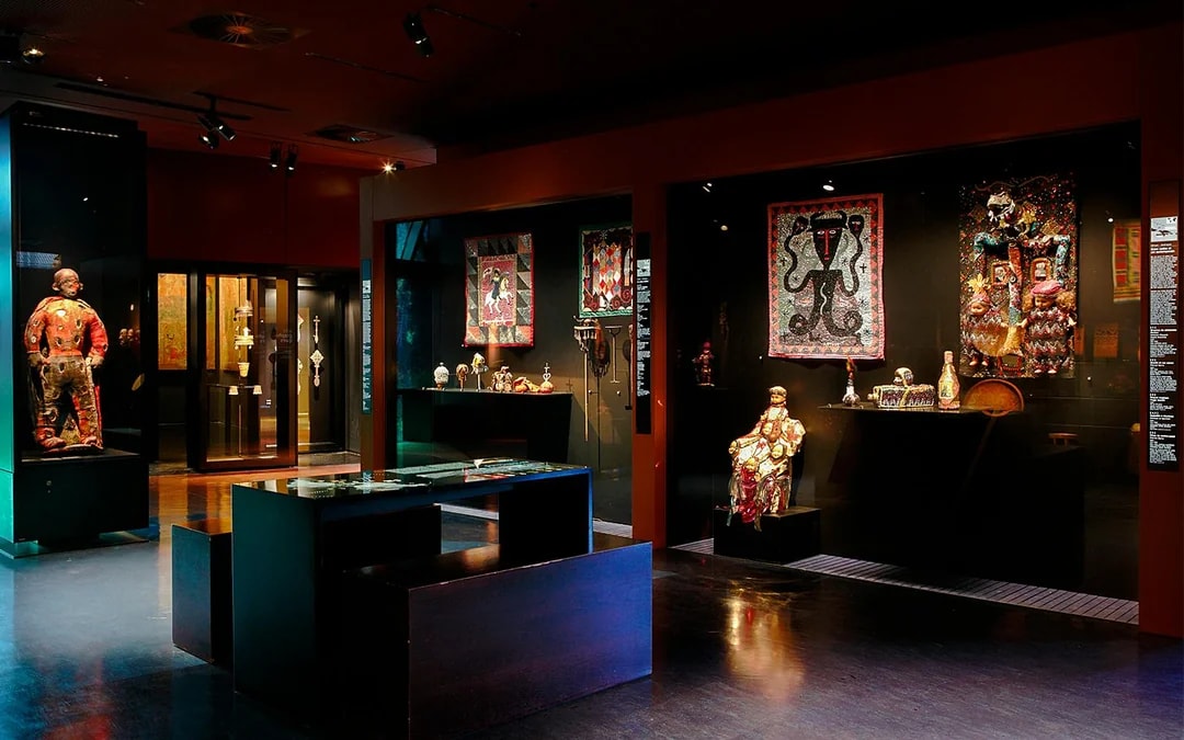 Paris: Quai Branly Museum & Seine River Cruise Tickets Image 7