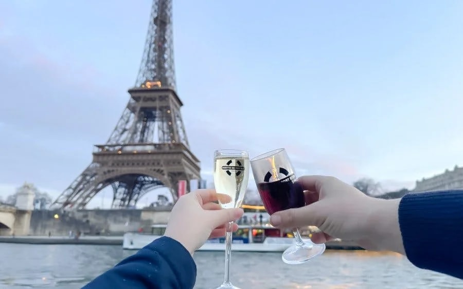 Paris: Seine River Sightseeing Sunset Cruise with Champagne Image 9