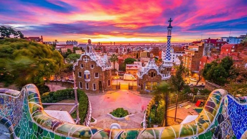 Park Güell and Casa Batlló pass with 48-hour public transport