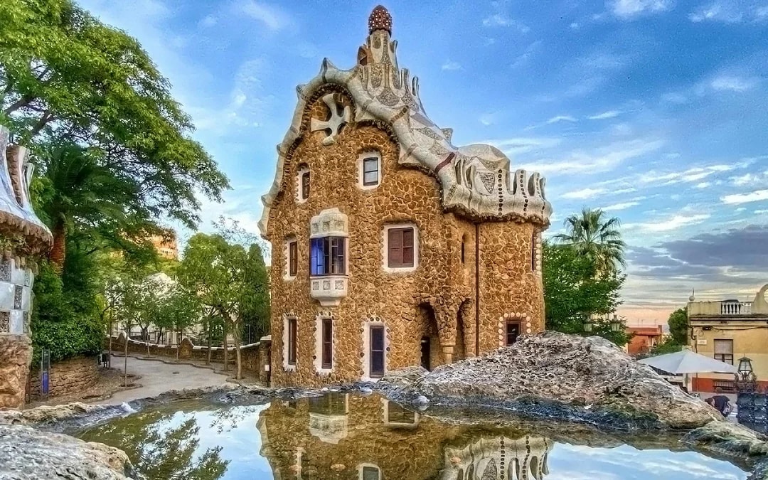 Park Güell Small Group Guided Private Tour with Skip-the-Line Tickets Image 9