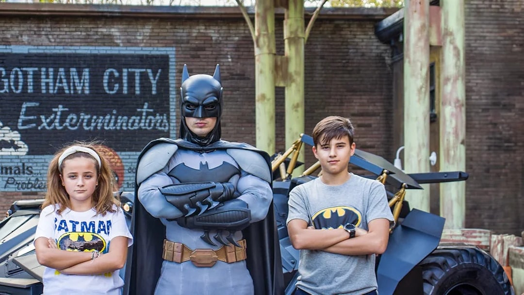 Children with Batman at Parque Warner Madrid.