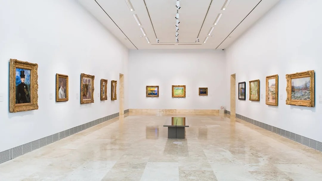 Thyssen Museum gallery with classic and modern paintings on display.