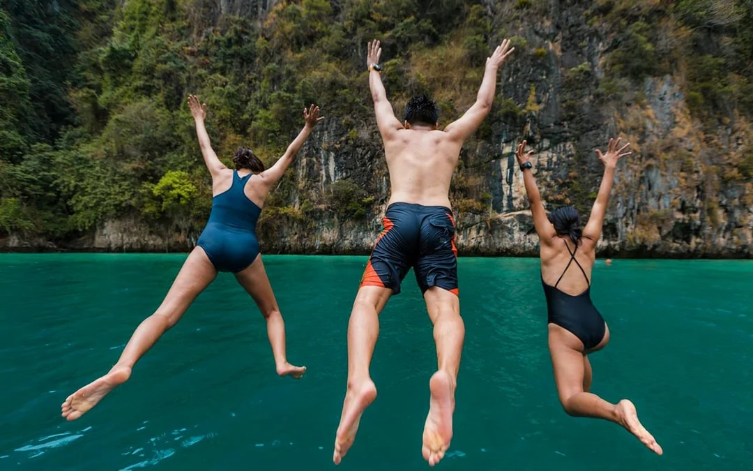 From Phuket: Phi Phi Island & Maya Bay Sunset Tour by Whale Shark Boat Image 6