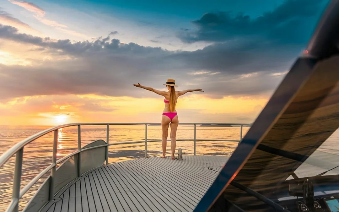 From Phuket: Phi Phi Island & Maya Bay Sunset Tour by Whale Shark Boat Image 8