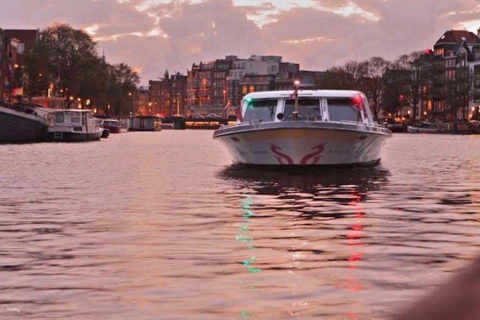 Pizza canal cruise in Amsterdam