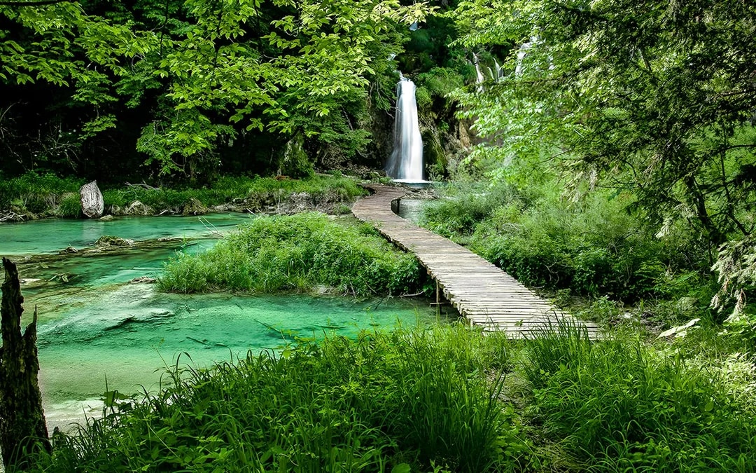 Plitvice Lakes National Park Tour with Secured Tickets, Train & Boat Ride Image 6
