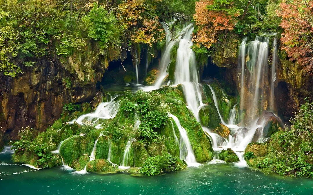 Plitvice Lakes National Park Tour with Secured Tickets, Train & Boat Ride Image 7