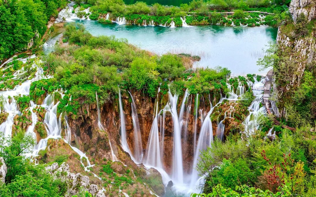 Plitvice Lakes National Park Tour with Secured Tickets, Train & Boat Ride Image 2