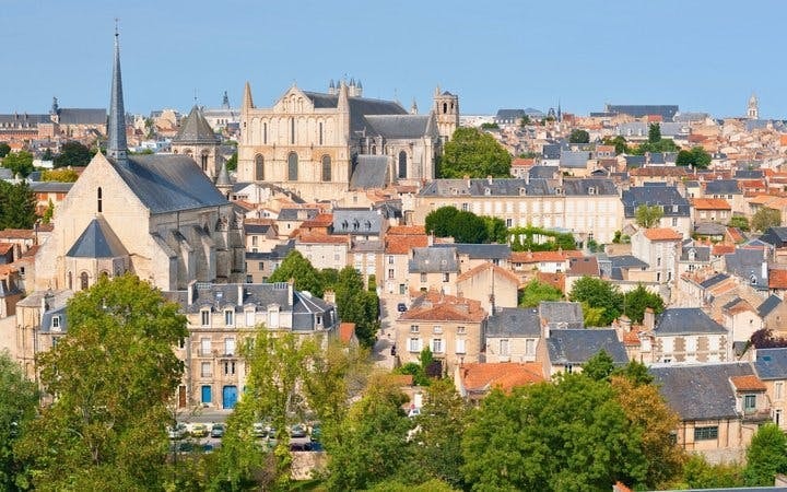 Poitiers Self-Guided Walking Tour on Mobile App Image 4