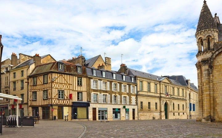 Poitiers Self-Guided Walking Tour on Mobile App Image 6