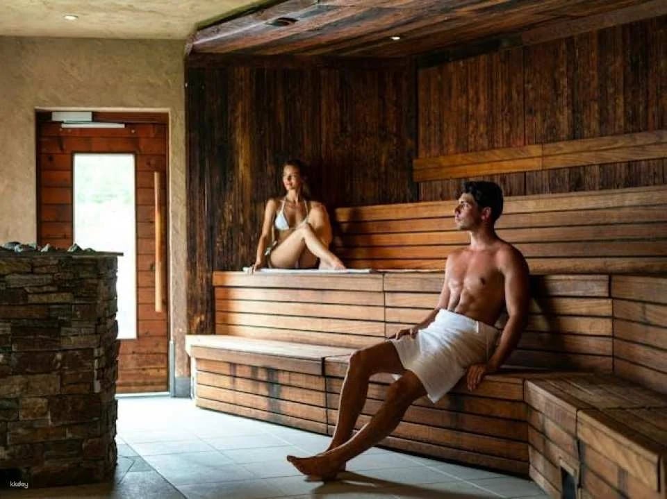 Pool and day spa tickets at Splash and Spa in Rivera