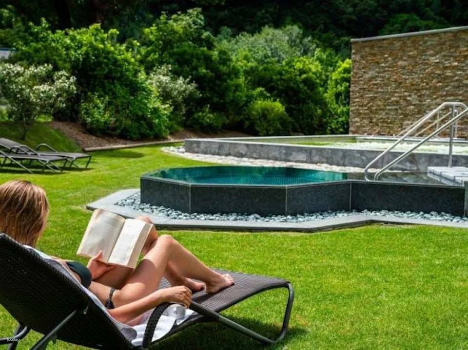Pool and day spa tickets at Splash and Spa in Rivera