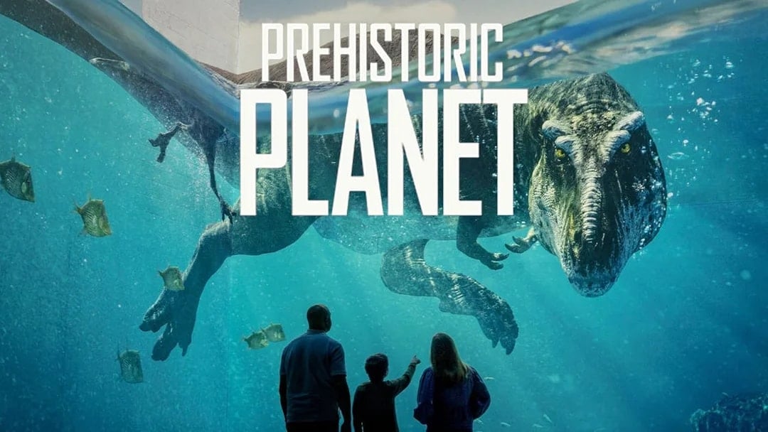 Family observing dinosaur underwater in Prehistoric Planet exhibit