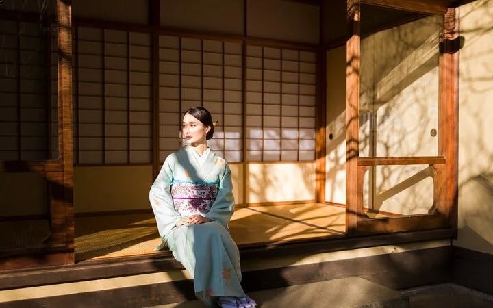 Premium Silk Kimono Rental and Dressing at Shinjuku Gyoen National Garden Image 2