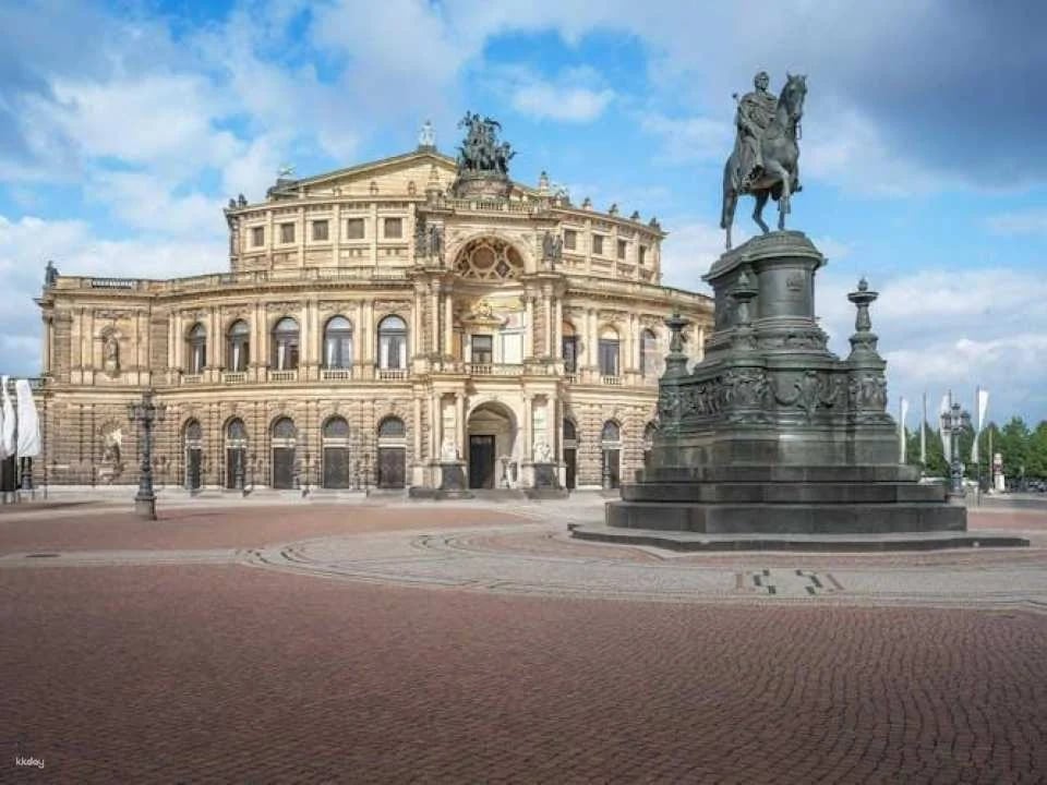Private architecture walk through Dresden with a local expert