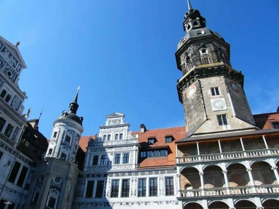 Private architecture walk through Dresden with a local expert