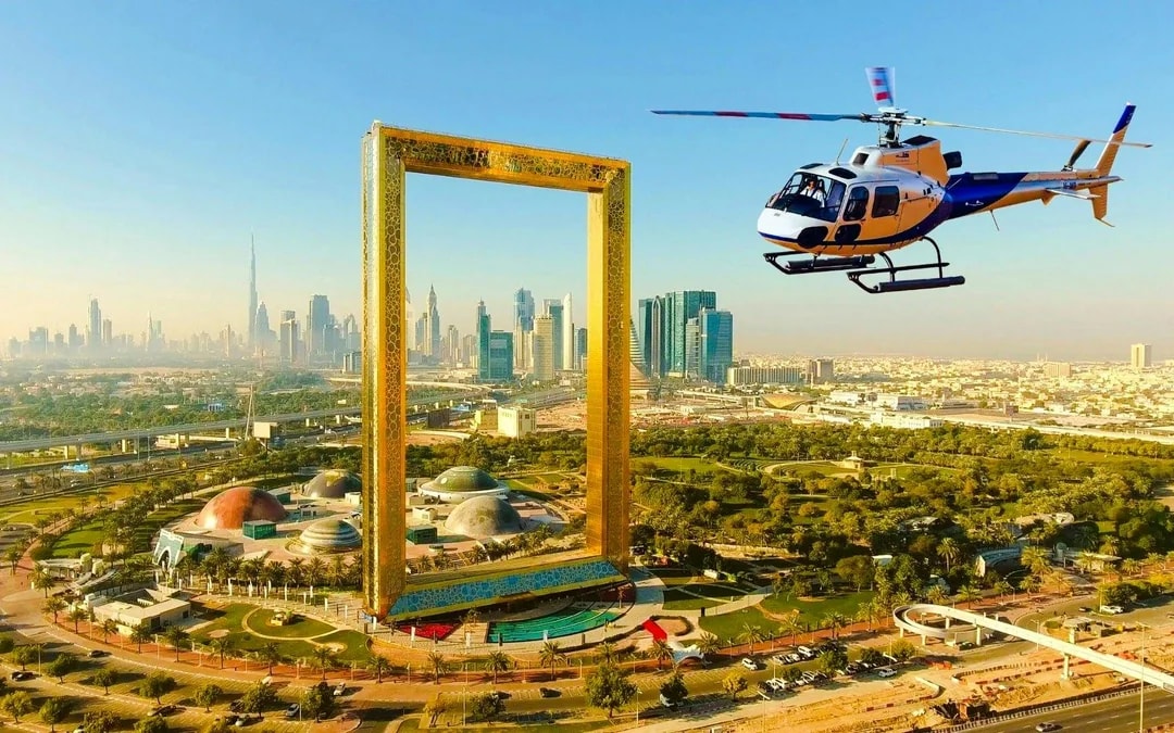 Private Dubai Helicopter Ride by Helidubai: 12 to 40 Minutes (Up to 5 Guests) Image 4