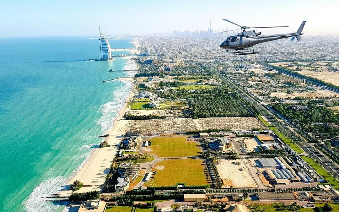 Private Dubai Helicopter Ride by Helidubai: 12 to 40 Minutes (Up to 5 Guests) Image 6