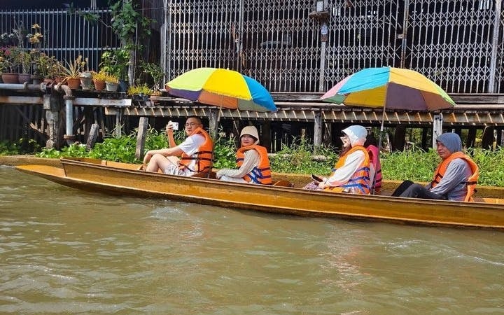 Private: Maeklong Railway Market and Ayutthaya Full Day Tour Image 6