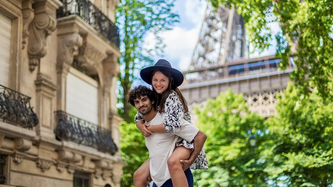 Couple enjoying a private photoshoot near the Eiffel Tower in Paris.
