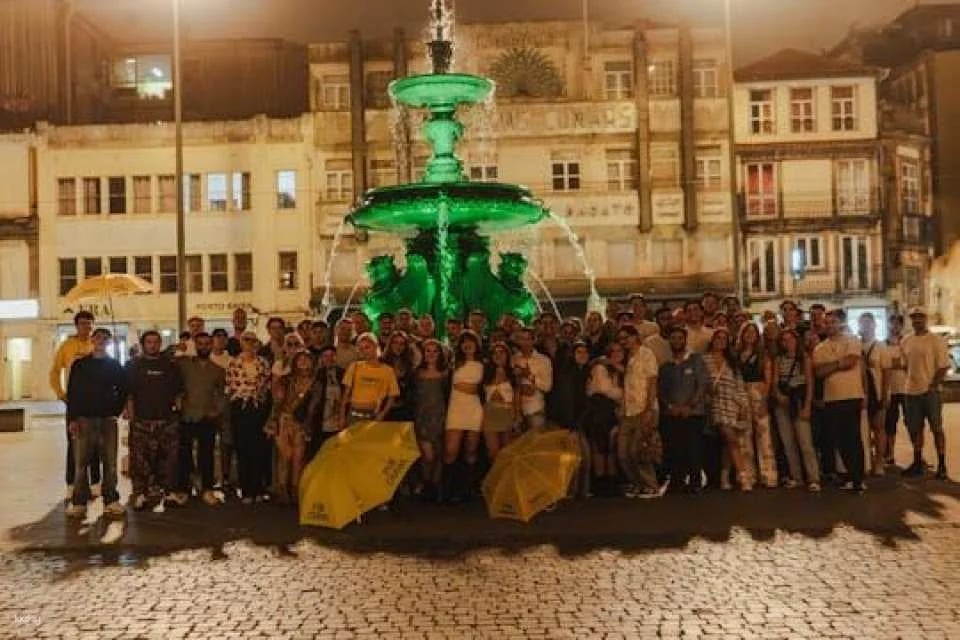 Pub crawl 4 bars, 8 drinks, games and VIP club entry
