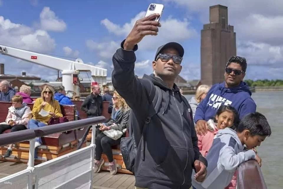 River cruise and sightseeing bus tour in Liverpool