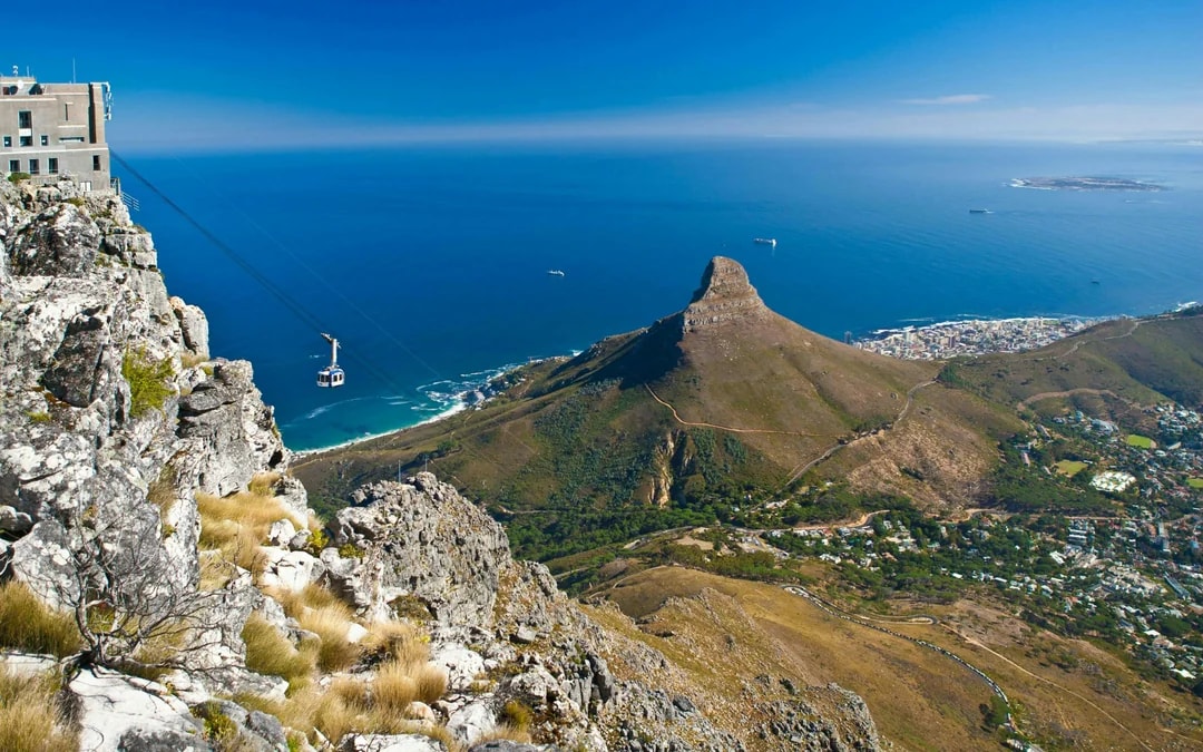 Robben Island & Table Mountain Full-Day Tour with Cable Car and Transfers Image 4