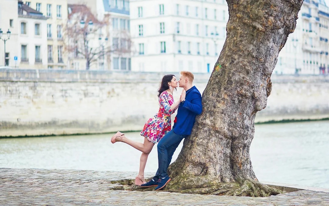 Romantic Photoshoot for Couples in Paris Image 5