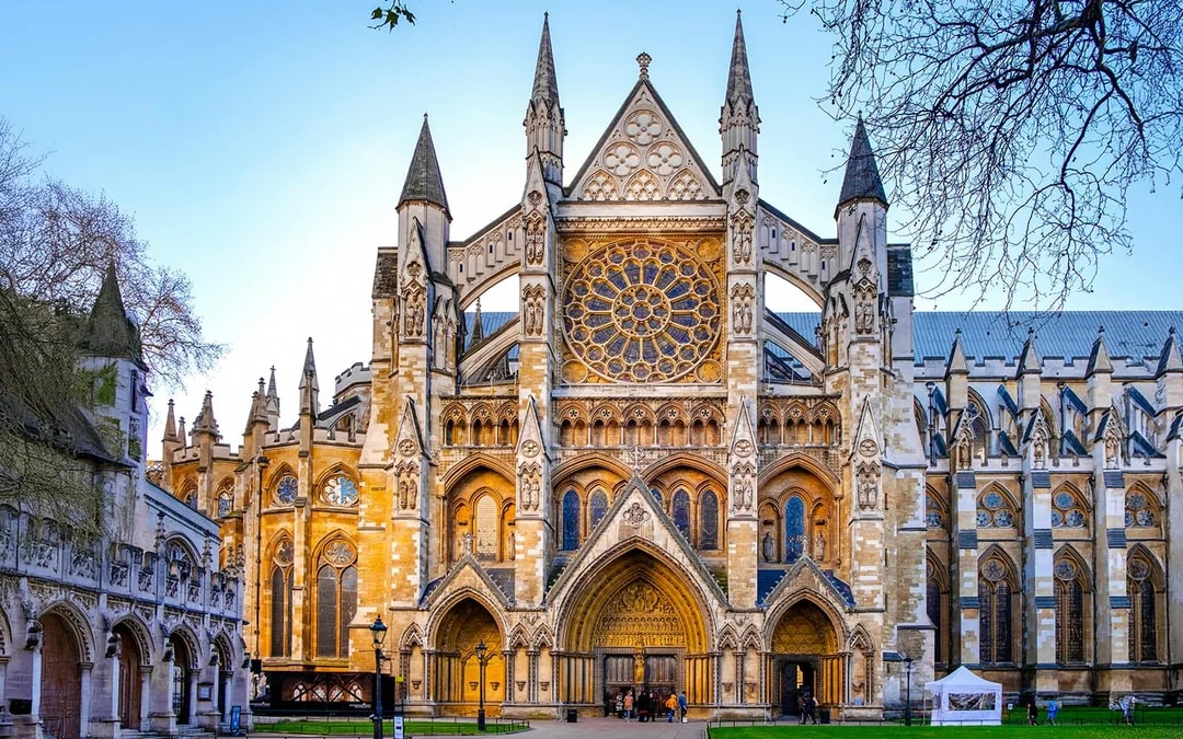 Guided Bus Tour of Royal London & Westminster Abbey Visit with Afternoon Tea Image 7