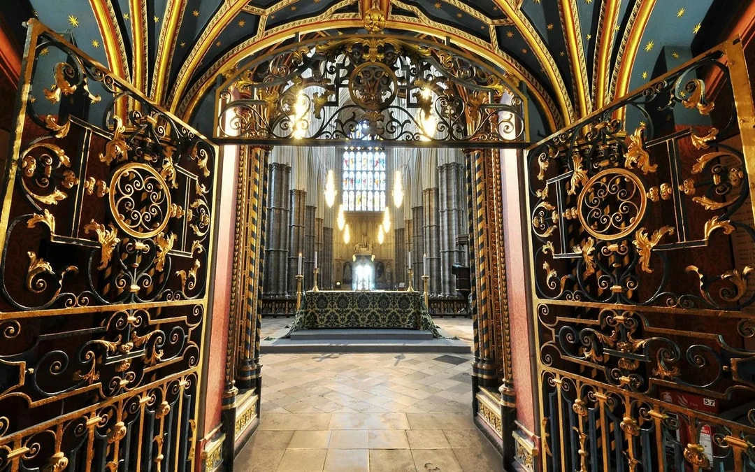 Guided Bus Tour of Royal London & Westminster Abbey Visit with Afternoon Tea Image 11