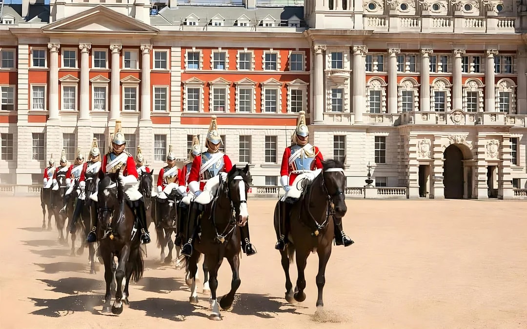 Royal London Coach Tour with Changing of the Guard Image 5