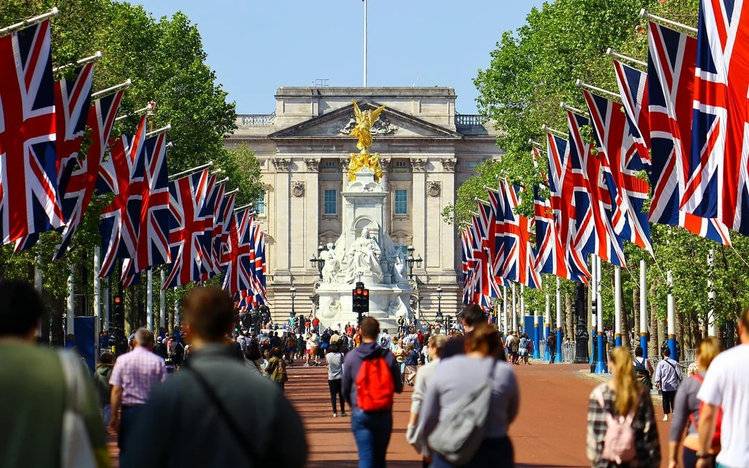 Royal London Coach Tour with Changing of the Guard Image 2