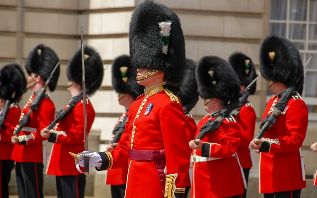 Royal London Coach Tour with Changing of the Guard Image 3