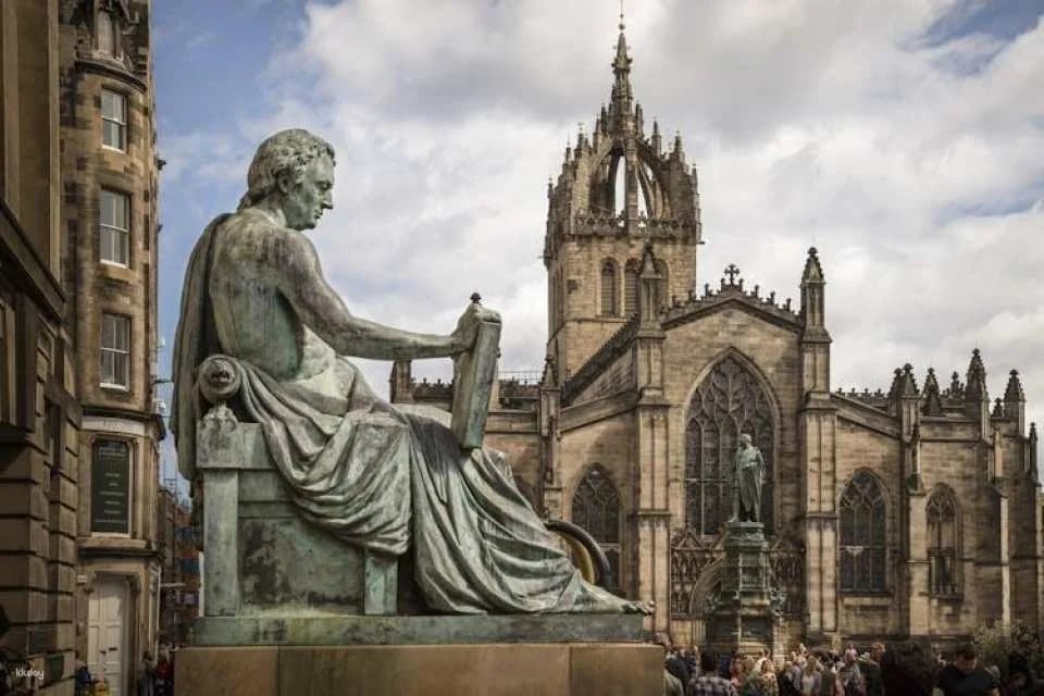 Royal Mile Walking Tour with Edinburgh Castle Entry Tickets