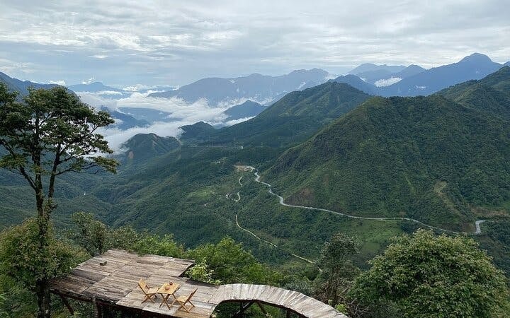 Sa Pa Group Tour of Cat Cat Village, Silver Waterfall, Love Waterfall, and Lonely Tree with Local Meal and Bottled Water Image 9