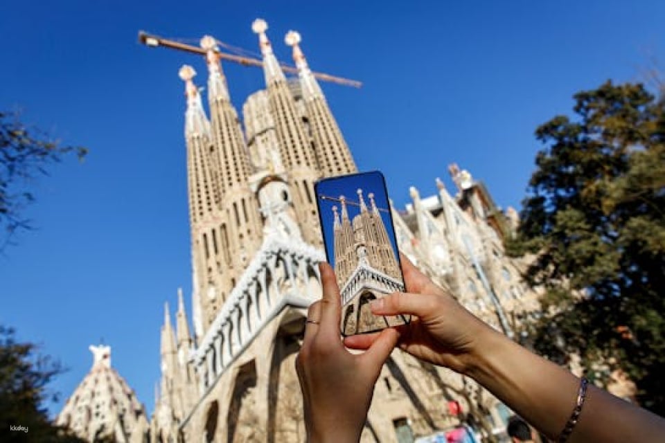Sagrada Familia entrance tickets with audioguide