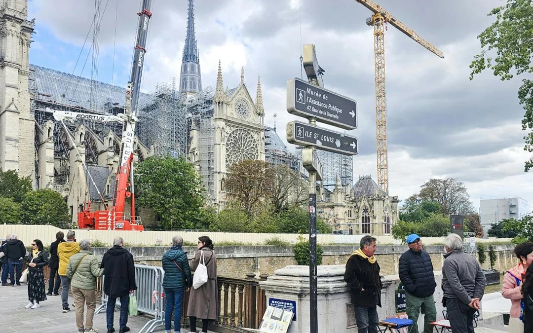 Sainte-Chapelle Entry Ticket + Notre-Dame Exterior Guided Tour Image 5