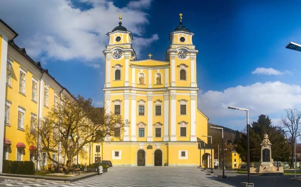 Salzburg Card: Free Admission to Top Attractions & Public Transport | Austria