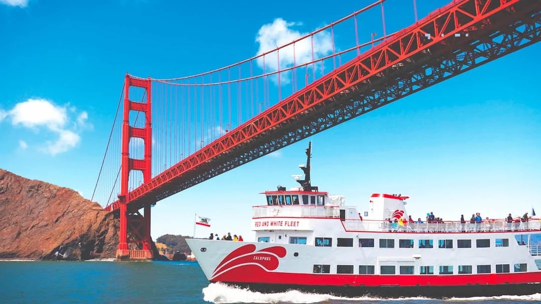Golden Gate Bridge with tour boat in San Francisco Bay.