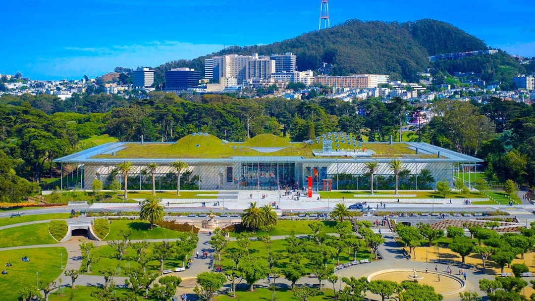 California Academy of Sciences in San Francisco with green roof and surrounding park.