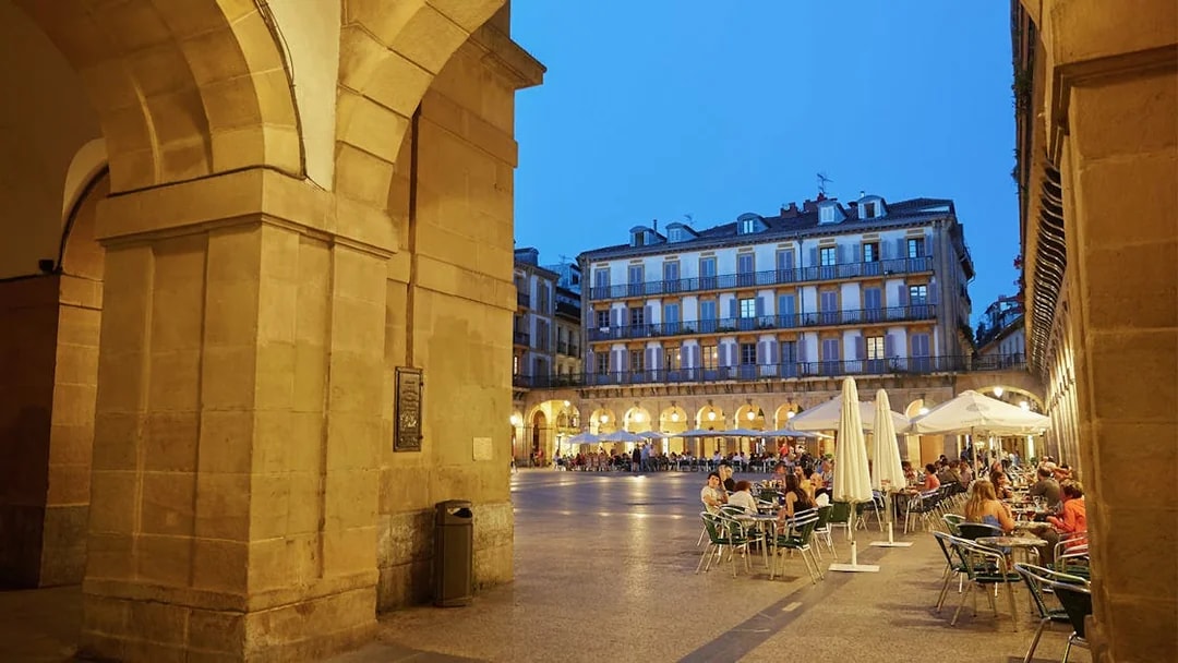 Plaza in San Sebastian with outdoor diners during a guided walking tour.
