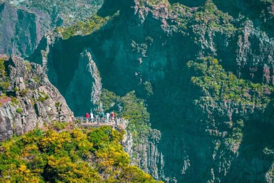 Santana Biosphere Reserve and Arieiro Peak Full Day Open Roof 4x4 Tour