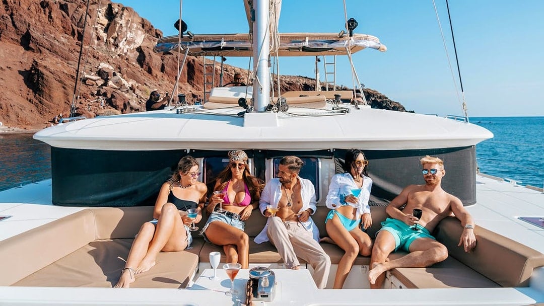 Small-Group Santorini Caldera Catamaran Cruise with Meal and Drinks