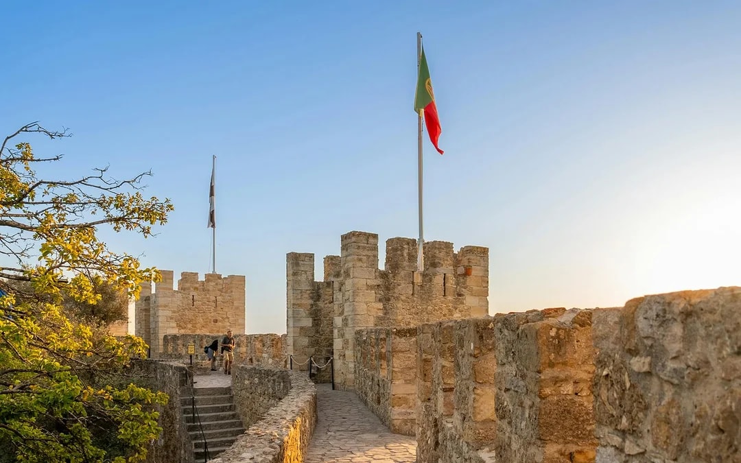São Jorge Castle Guided Tour Image 8