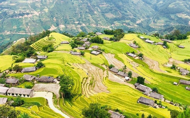 Sapa to Ha Giang Guided Motorbike Tour Including Ethnic Villages, Mountain Passes, Meals, and Accommodation Image 4