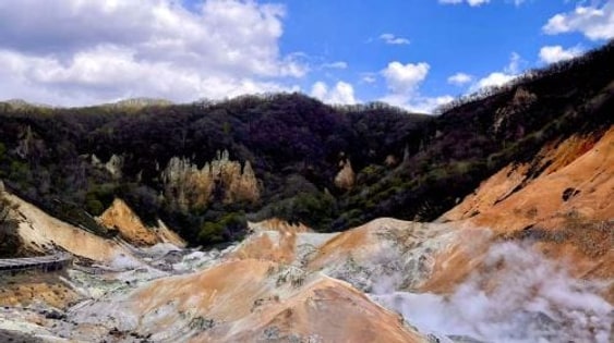 Departing from Sapporo, Hokkaido: Noboribetsu Jigokudani Valley + Lake Tōya + Shikotsu Lake Ice Festival/Outlet Mall Day Tours