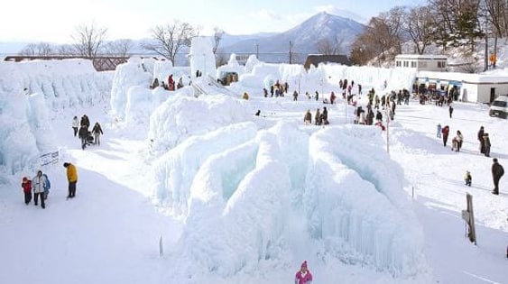Departing from Sapporo, Hokkaido: Noboribetsu Jigokudani Valley + Lake Tōya + Shikotsu Lake Ice Festival/Outlet Mall Day Tours