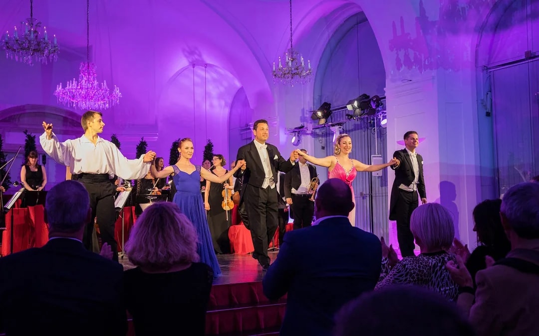 Schönbrunn Palace: Mozart & Strauss Concert & Christmas Market Image 10